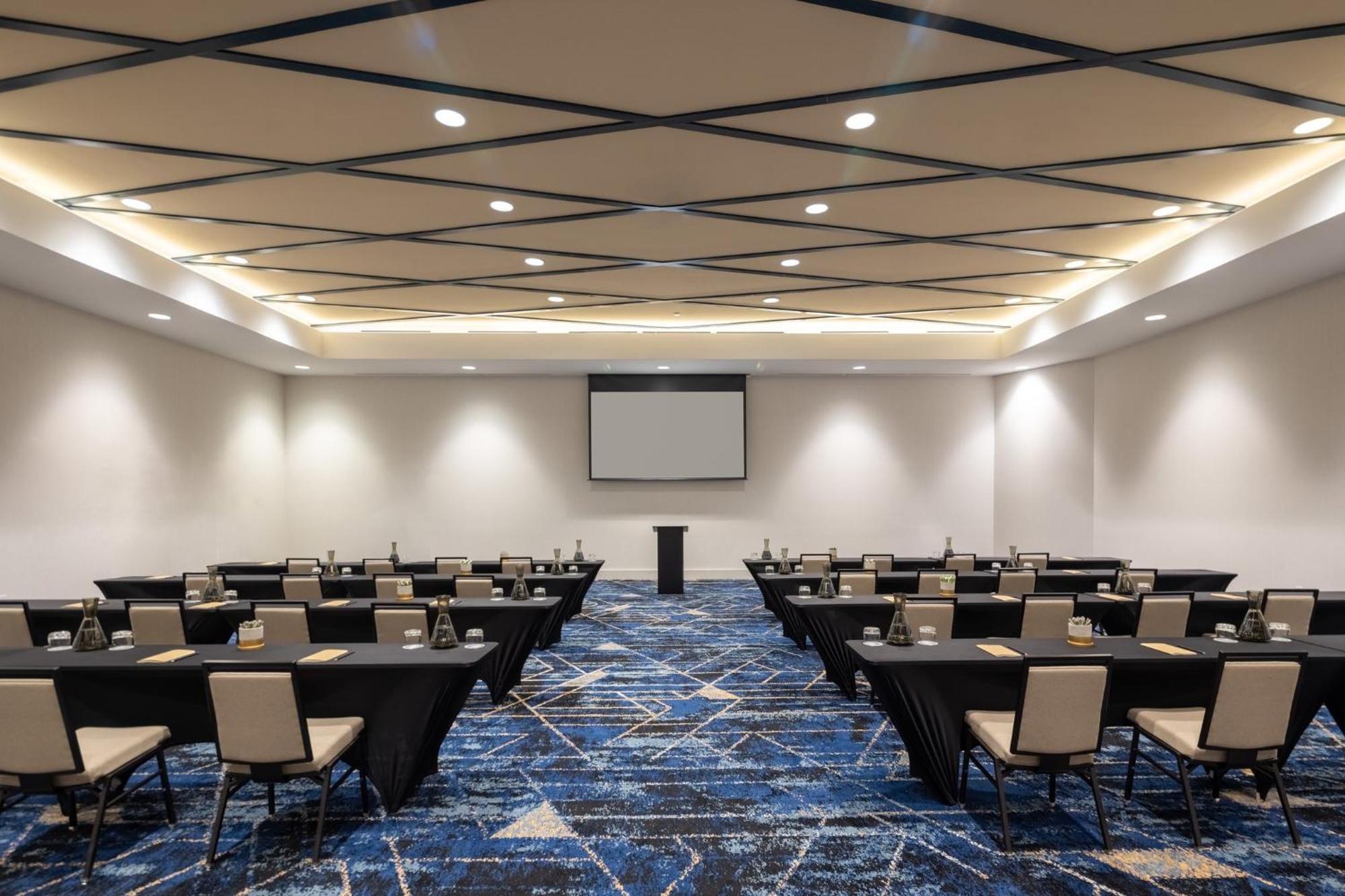 Crowne Plaza Atlanta Ne - Norcross Hotel Екстериор снимка