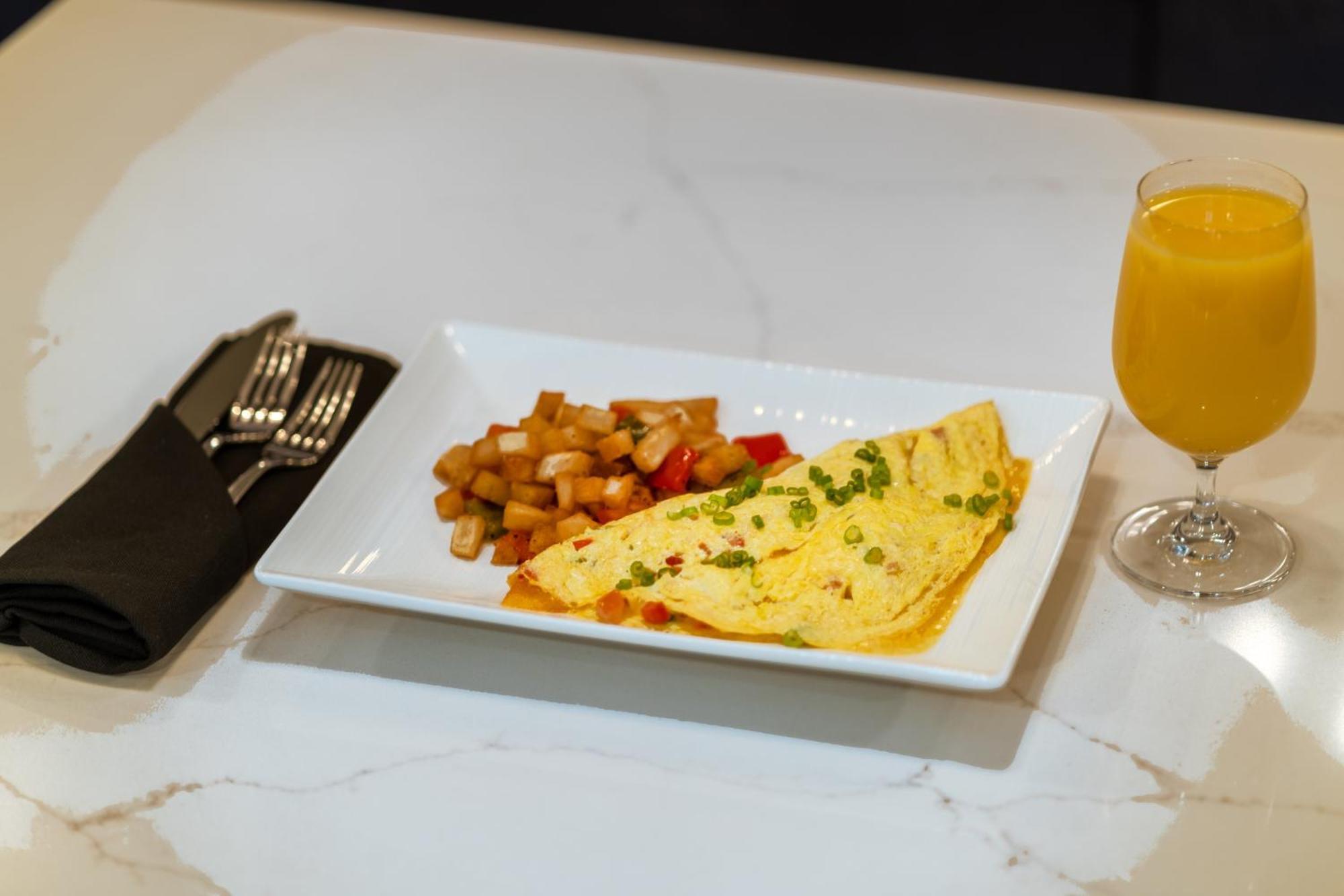 Crowne Plaza Atlanta Ne - Norcross Hotel Екстериор снимка